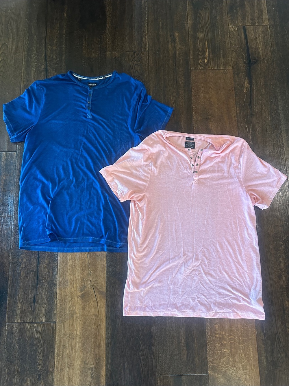 🌻🌻2 Men's Short Sleeve Henley Shirts